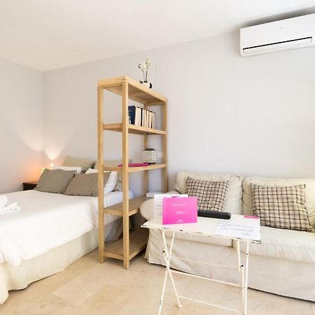 Studio Pedrega Apartment Malaga Exterior photo