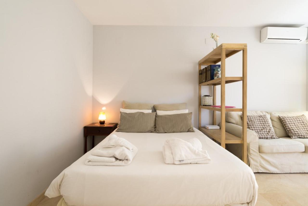 Studio Pedrega Apartment Malaga Exterior photo